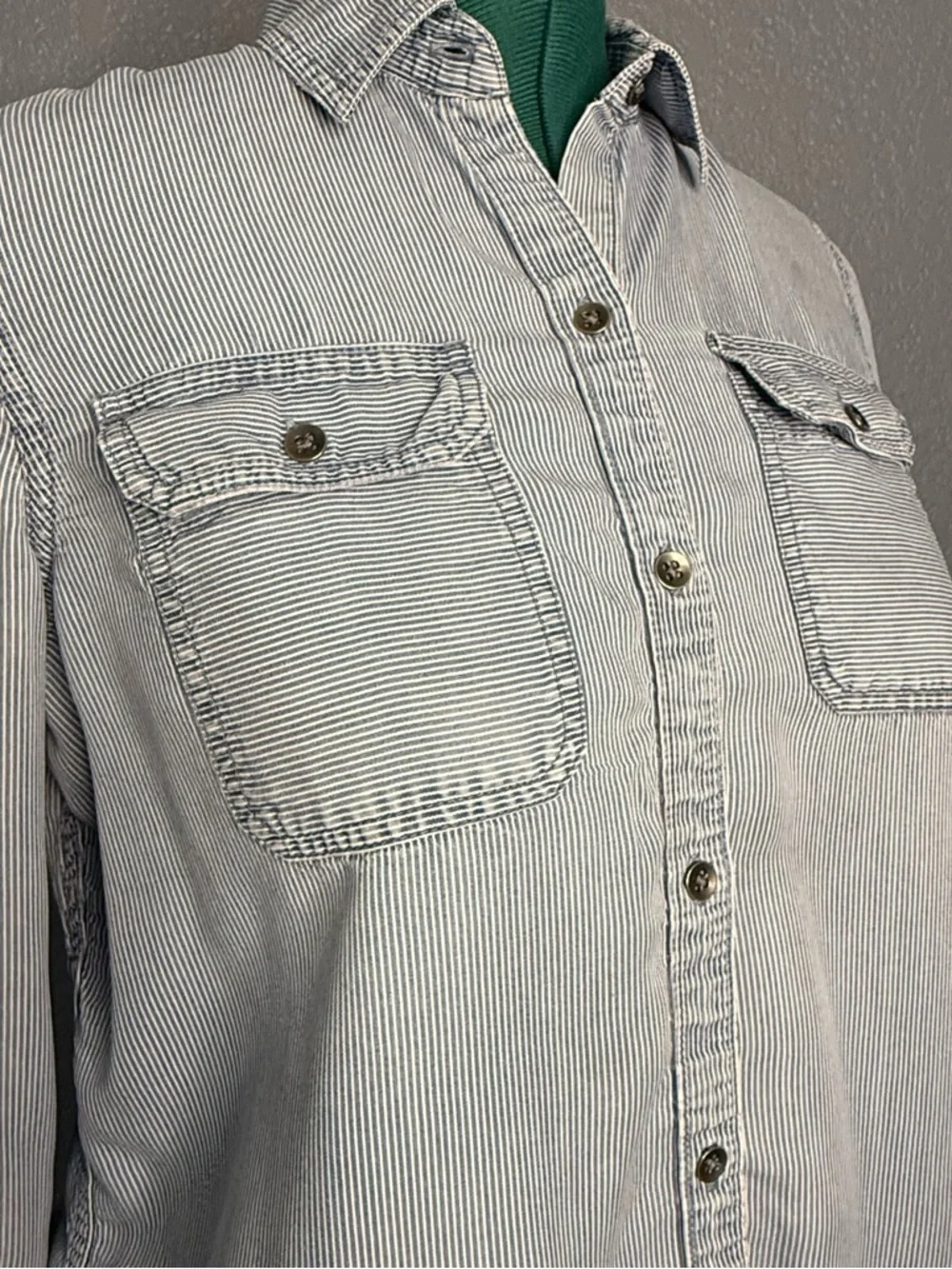 Chaps Chambray Shirt L Blue Button‎ Down Long Sleeve Soft Wash Striped